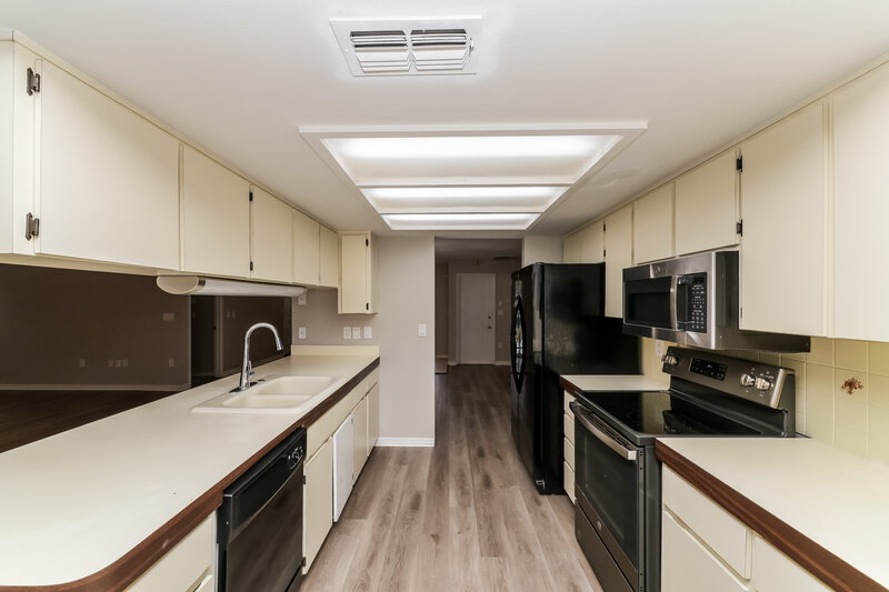 1,925/Mo, 12830 Pecan Tree Dr Hudson, FL 34669 Kitchen View