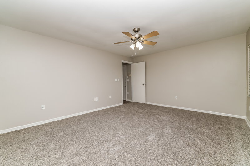 1,925/Mo, 12830 Pecan Tree Dr Hudson, FL 34669 Main Bedroom View 2