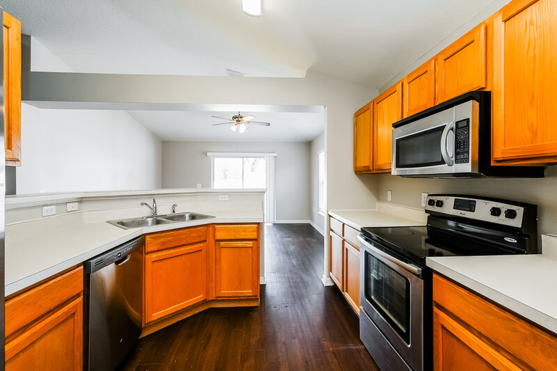 2,500/Mo, 17023 Torvest Ct Land O' Lakes, FL 34638 Kitchen View