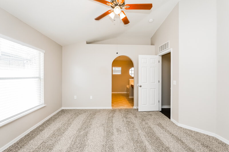 2,500/Mo, 17023 Torvest Ct Land O' Lakes, FL 34638 Main Bedroom View 2