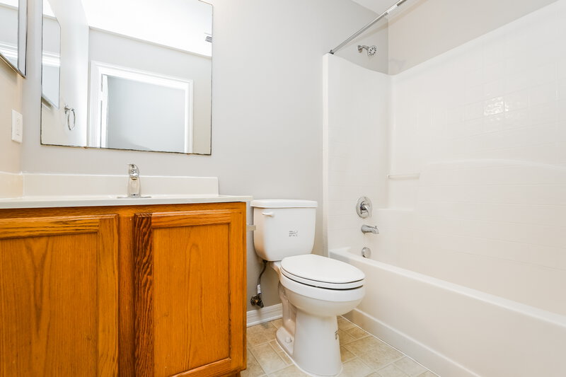 2,500/Mo, 17023 Torvest Ct Land O' Lakes, FL 34638 Bathroom View