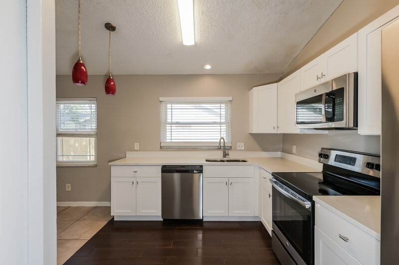 1,990/Mo, 2027 Helm Ln Valrico, FL 33594 Kitchen View