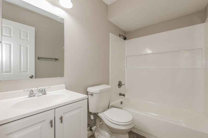 1,990/Mo, 2027 Helm Ln Valrico, FL 33594 Bathroom View