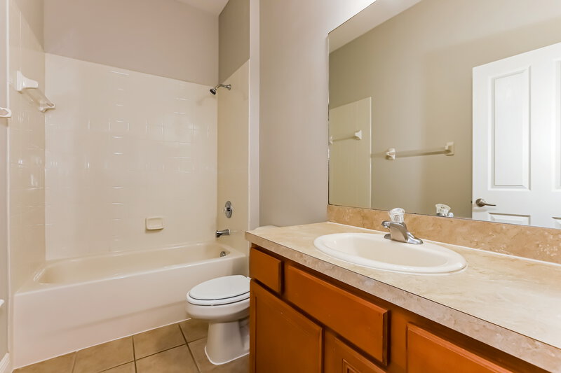 2,420/Mo, 8205 Lagerfeld Dr Land O' Lakes, FL 34637 Bathroom View