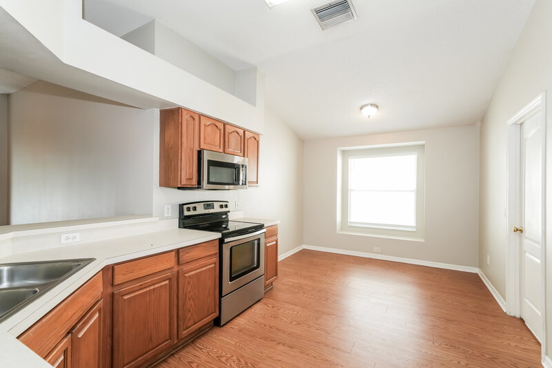 2,445/Mo, 633 Straw Lake Dr Brandon, FL 33510 Kitchen View