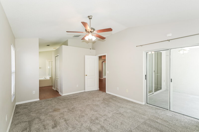2,445/Mo, 633 Straw Lake Dr Brandon, FL 33510 Main Bedroom View 2