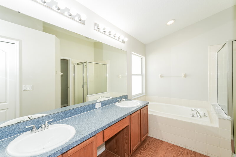 2,445/Mo, 633 Straw Lake Dr Brandon, FL 33510 Main Bathroom View