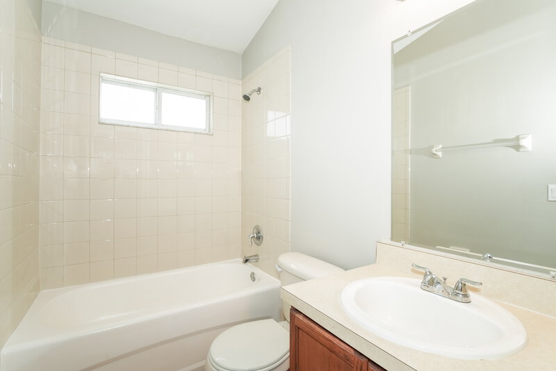 2,445/Mo, 633 Straw Lake Dr Brandon, FL 33510 Bathroom View
