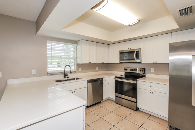 2,335/Mo, 14936 Glasgow Ct Tampa, FL 33624 Kitchen View 2