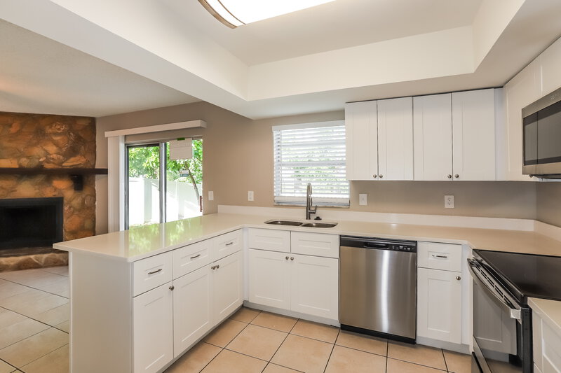 2,335/Mo, 14936 Glasgow Ct Tampa, FL 33624 Kitchen View 3