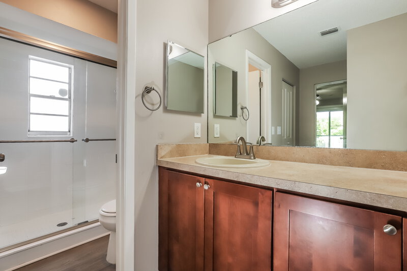 2,335/Mo, 14936 Glasgow Ct Tampa, FL 33624 Main Bathroom View