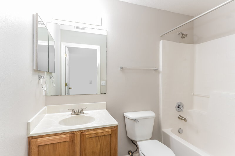 4,050/Mo, 3246 Bellericay Ln Land O' Lakes, FL 34638 Bathroom View
