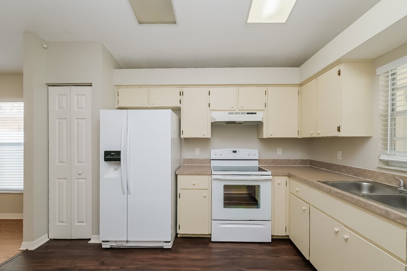 2,970/Mo, 7924 Chadwick Dr New Port Richey, FL 34654 Kitchen View