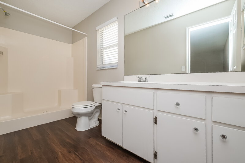 2,970/Mo, 7924 Chadwick Dr New Port Richey, FL 34654 Main Bathroom View