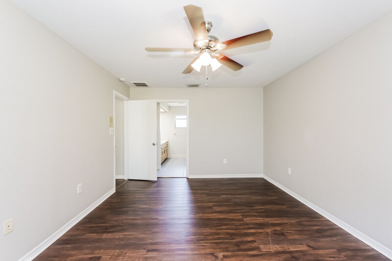 2,020/Mo, 5539 Browning Dr New Port Richey, FL 34655 Living Room View 4