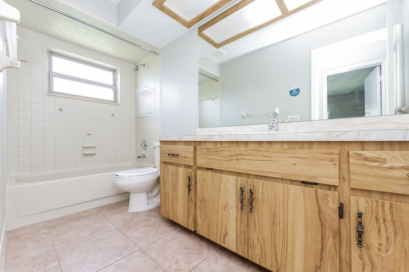 2,020/Mo, 5539 Browning Dr New Port Richey, FL 34655 Main Bathroom View