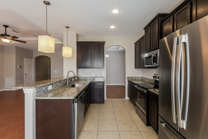 2,120/Mo, 3911 Constantine Loop Wesley Chapel, FL 33543 Kitchen View 2