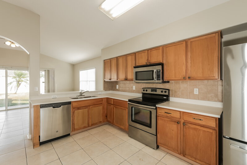 1,970/Mo, 12006 Butler Woods Cir Riverview, FL 33579 Kitchen View