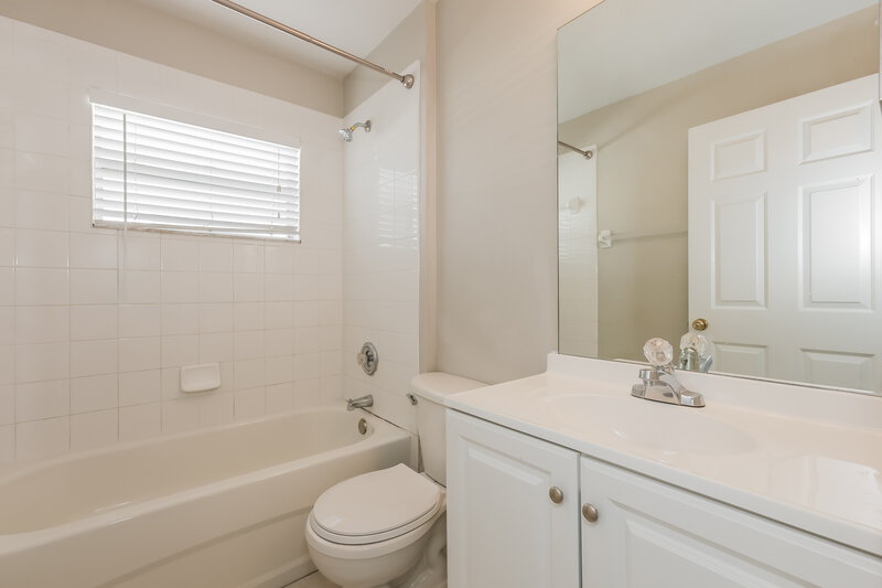 1,970/Mo, 12006 Butler Woods Cir Riverview, FL 33579 Bathroom View