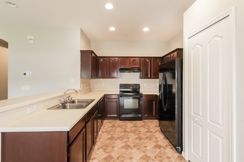 2,225/Mo, 728 Star Pointe Dr Seffner, FL 33584 Kitchen View