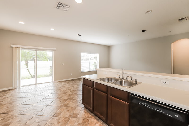 2,225/Mo, 728 Star Pointe Dr Seffner, FL 33584 Kitchen View 3