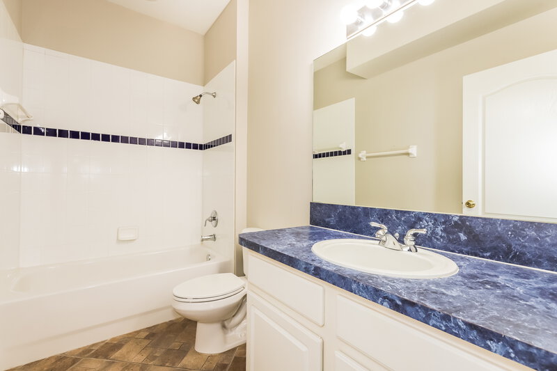 2,225/Mo, 728 Star Pointe Dr Seffner, FL 33584 Bathroom View