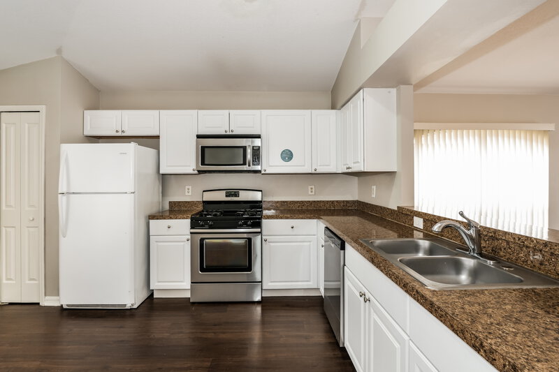 2,050/Mo, 1327 Maximilian Dr Wesley Chapel, FL 33543 Kitchen View