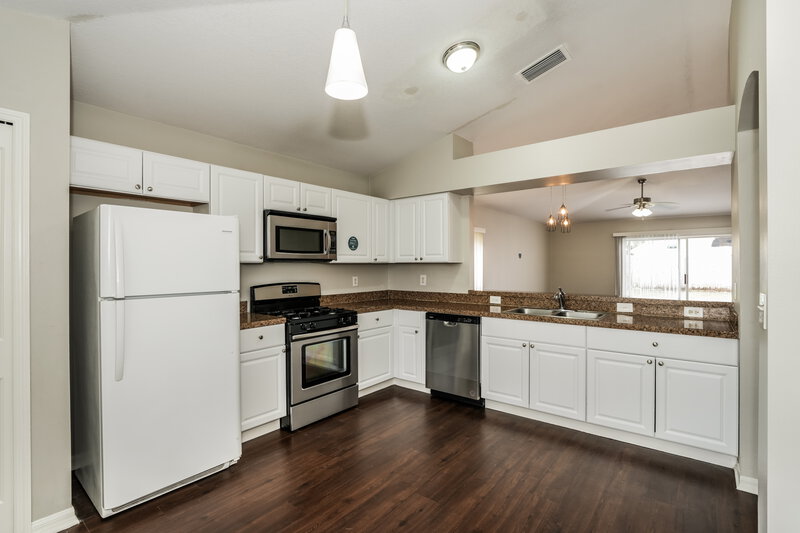 2,050/Mo, 1327 Maximilian Dr Wesley Chapel, FL 33543 Kitchen View 2