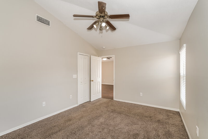 2,050/Mo, 1327 Maximilian Dr Wesley Chapel, FL 33543 Main Bedroom View