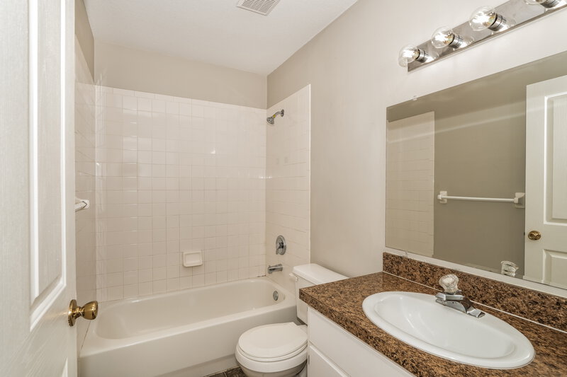 2,050/Mo, 1327 Maximilian Dr Wesley Chapel, FL 33543 Bathroom View