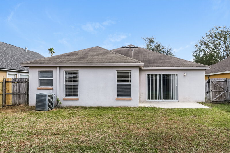 2,050/Mo, 1327 Maximilian Dr Wesley Chapel, FL 33543 Rear View