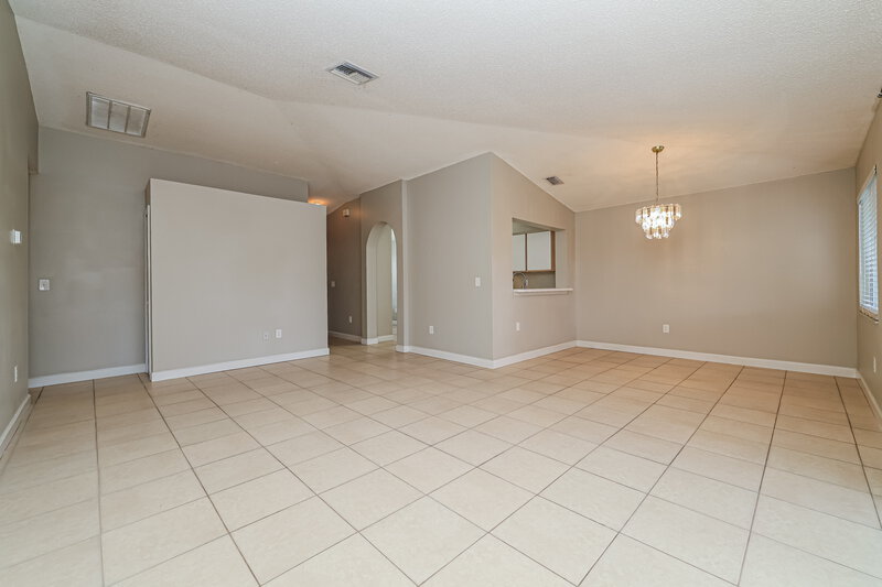 2,025/Mo, 1444 Birchstone Ave Brandon, FL 33511 Living Room View 2