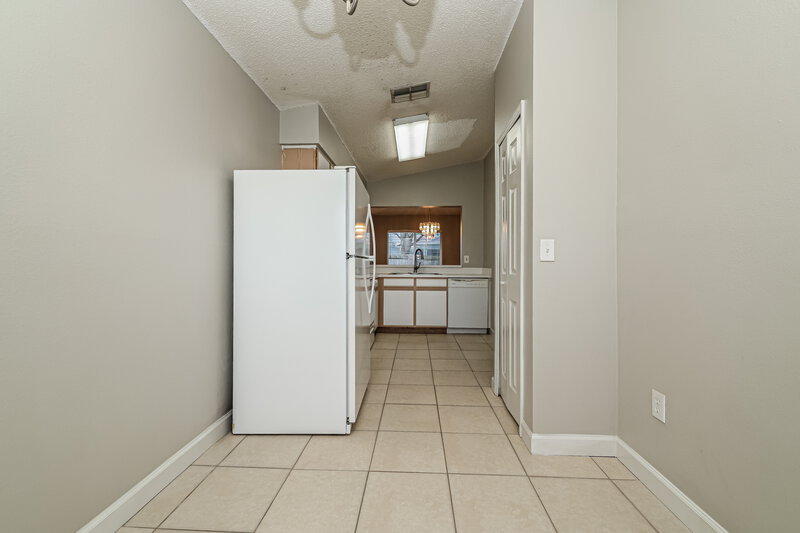 2,025/Mo, 1444 Birchstone Ave Brandon, FL 33511 Kitchen View