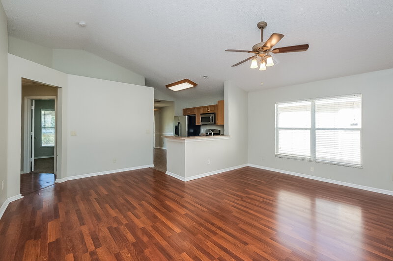 2,040/Mo, 614 Cape Cod Cir Valrico, FL 33594 Living Room View