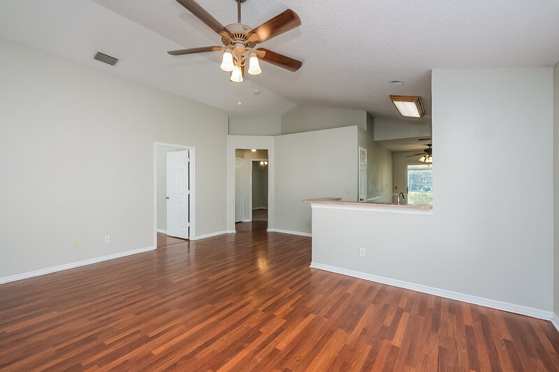 2,040/Mo, 614 Cape Cod Cir Valrico, FL 33594 Living Room View 2