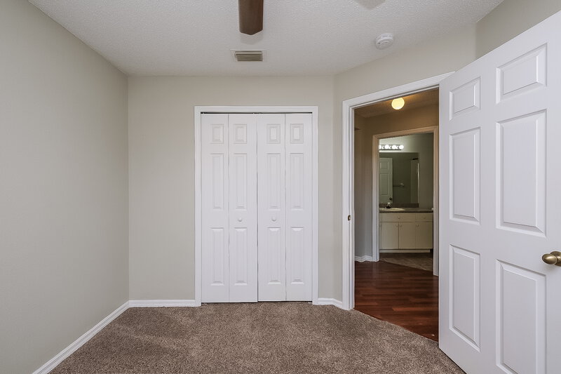 2,040/Mo, 614 Cape Cod Cir Valrico, FL 33594 Main Bedroom View 2