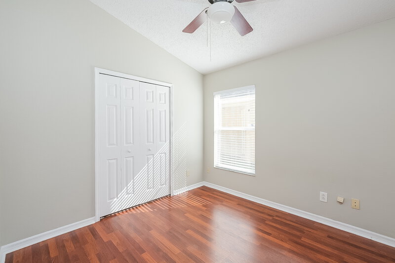 2,040/Mo, 614 Cape Cod Cir Valrico, FL 33594 Bedroom View 2