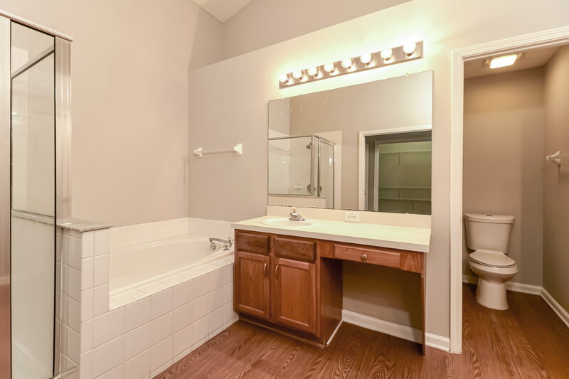2,330/Mo, 5900 War Admiral Dr Wesley Chapel, FL 33544 Main Bathroom View