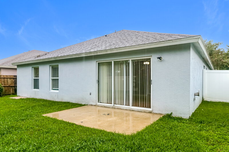 2,330/Mo, 5900 War Admiral Dr Wesley Chapel, FL 33544 Rear View 2