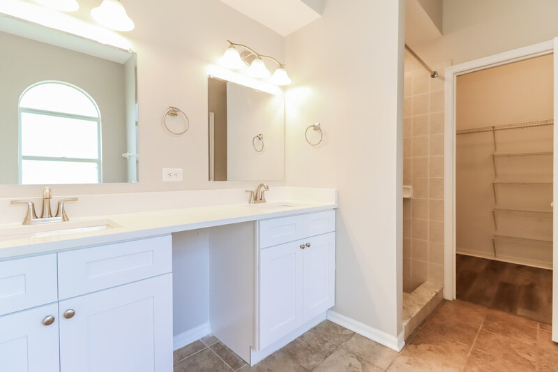 2,625/Mo, 4525 Roundview Ct Land O' Lakes, FL 34639 Main Bathroom View