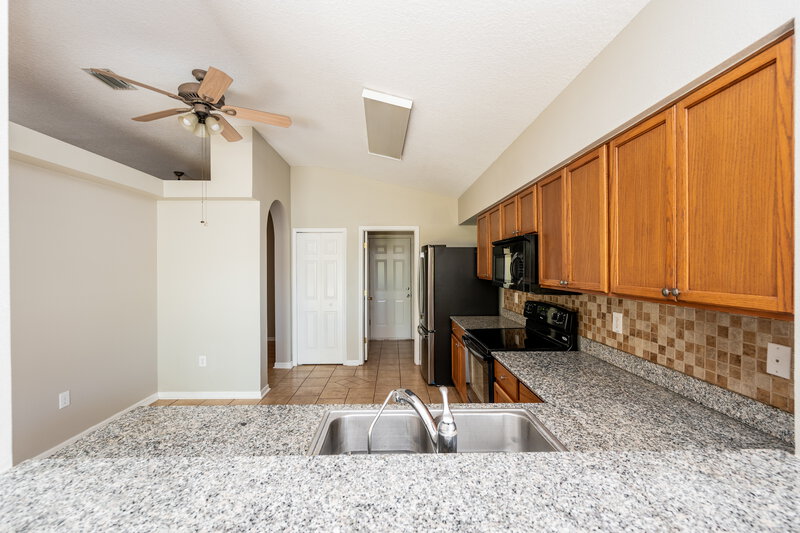 2,310/Mo, 12019 Butler Woods Cir Riverview, FL 33579 Kitchen View