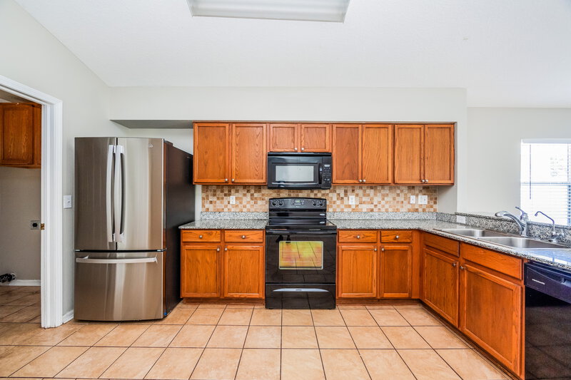 2,310/Mo, 12019 Butler Woods Cir Riverview, FL 33579 Kitchen View 2
