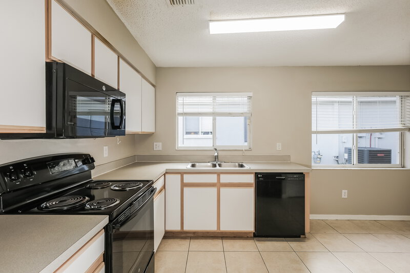 2,210/Mo, 3146 Pine Top Dr Valrico, FL 33594 Kitchen View