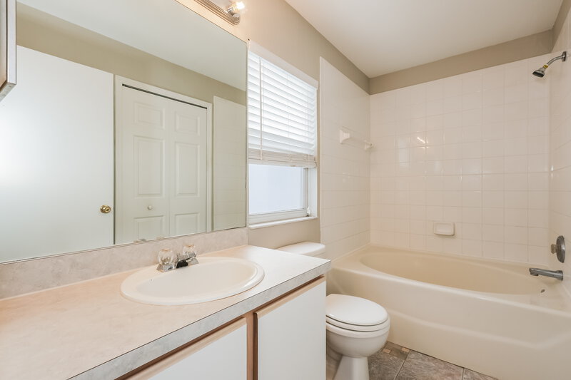 2,210/Mo, 3146 Pine Top Dr Valrico, FL 33594 Bathroom View