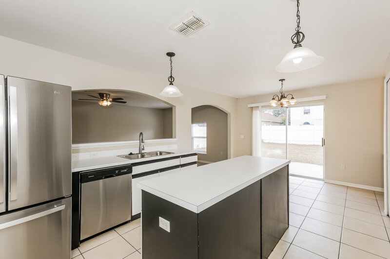 2,255/Mo, 6216 Cannoli Pl Riverview, FL 33578 Kitchen View