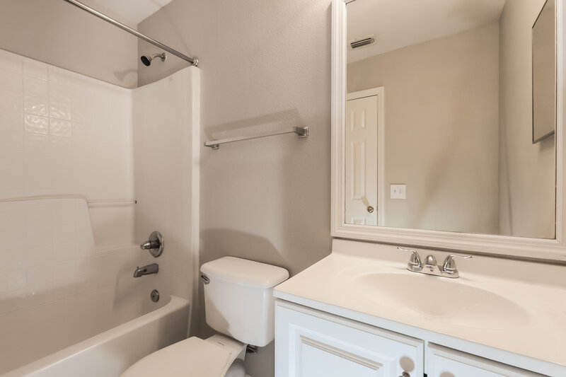 2,255/Mo, 6216 Cannoli Pl Riverview, FL 33578 Main Bathroom View