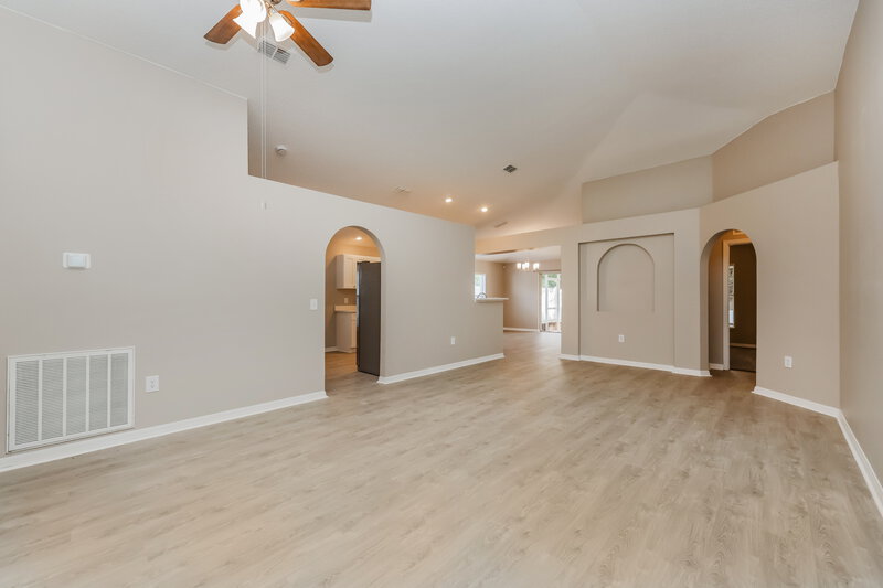 2,000/Mo, 1507 Alhambra Crest Dr Ruskin, FL 33570 Living Room View 2