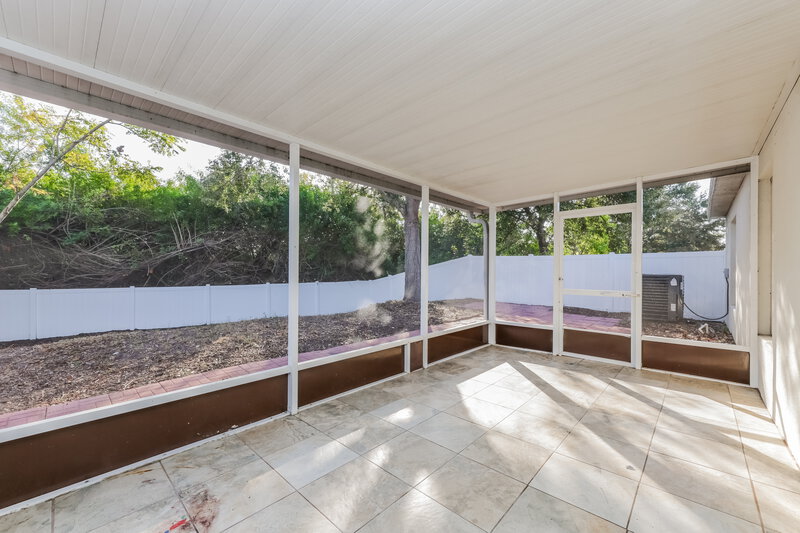 2,000/Mo, 1507 Alhambra Crest Dr Ruskin, FL 33570 Sun Room View