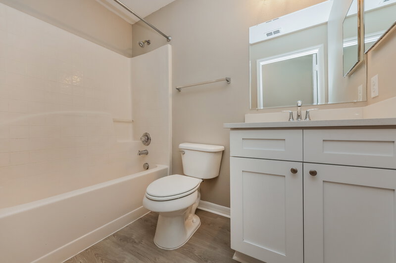 2,000/Mo, 1507 Alhambra Crest Dr Ruskin, FL 33570 Bathroom View