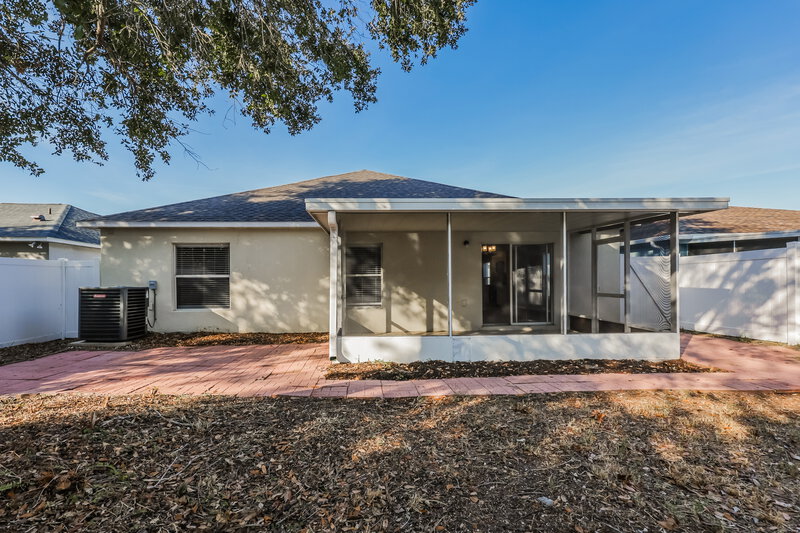 2,000/Mo, 1507 Alhambra Crest Dr Ruskin, FL 33570 Rear View